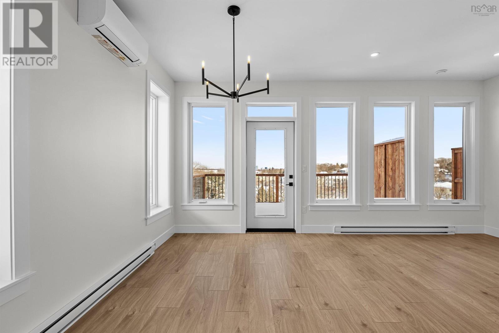 Property 13 of 46 of 71 Grenoble Court