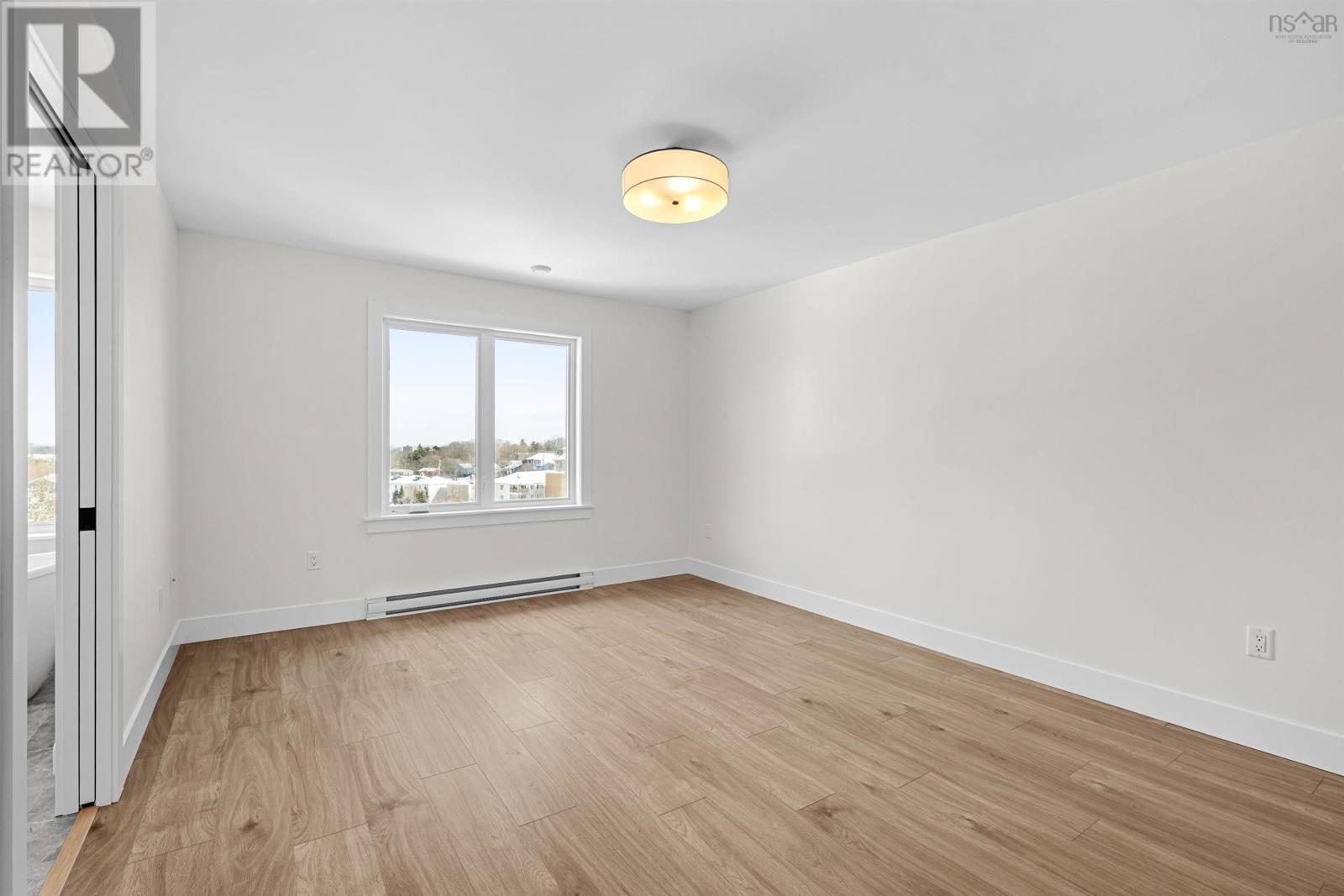 Property 25 of 46 of 71 Grenoble Court