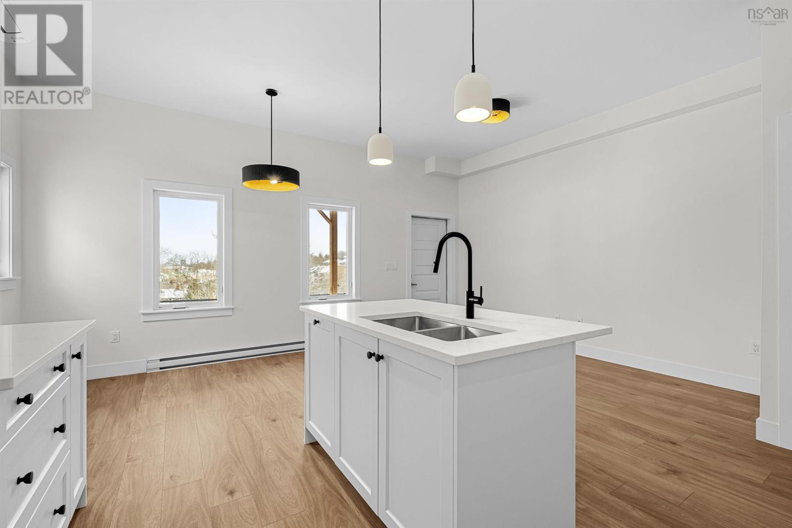 Property 35 of 46 of 71 Grenoble Court