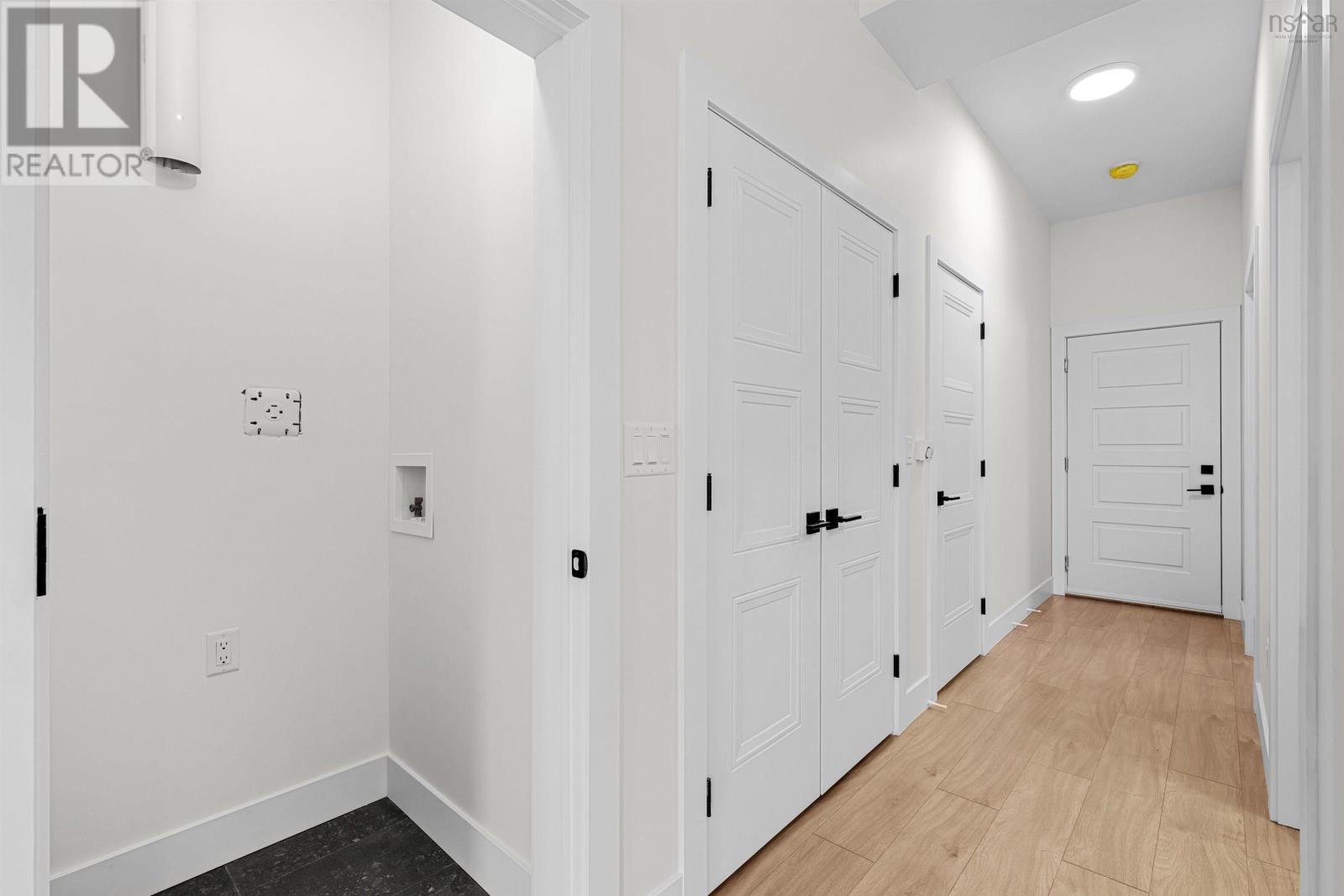 Property 37 of 46 of 71 Grenoble Court