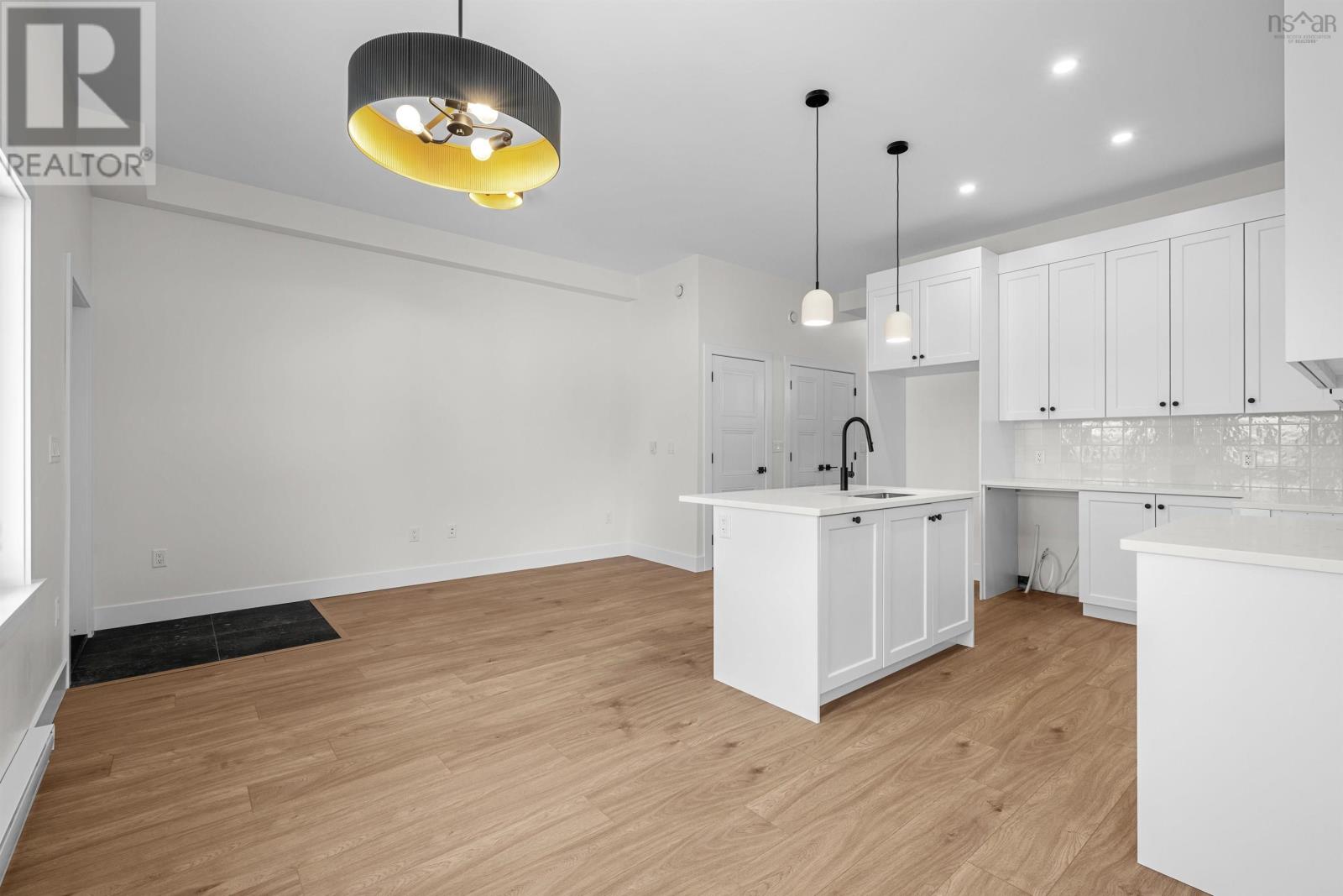 Property 33 of 46 of 71 Grenoble Court