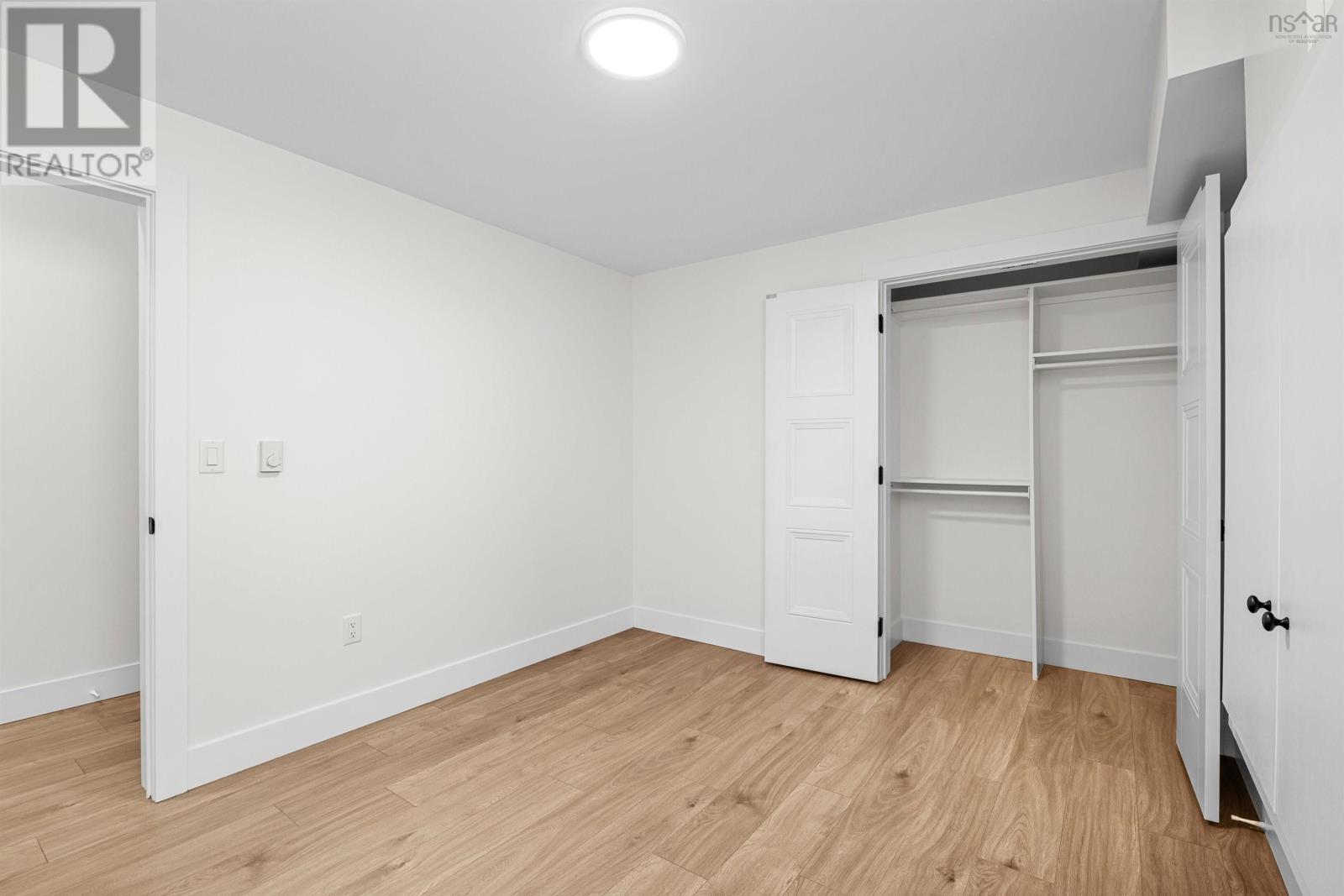 Property 40 of 46 of 71 Grenoble Court