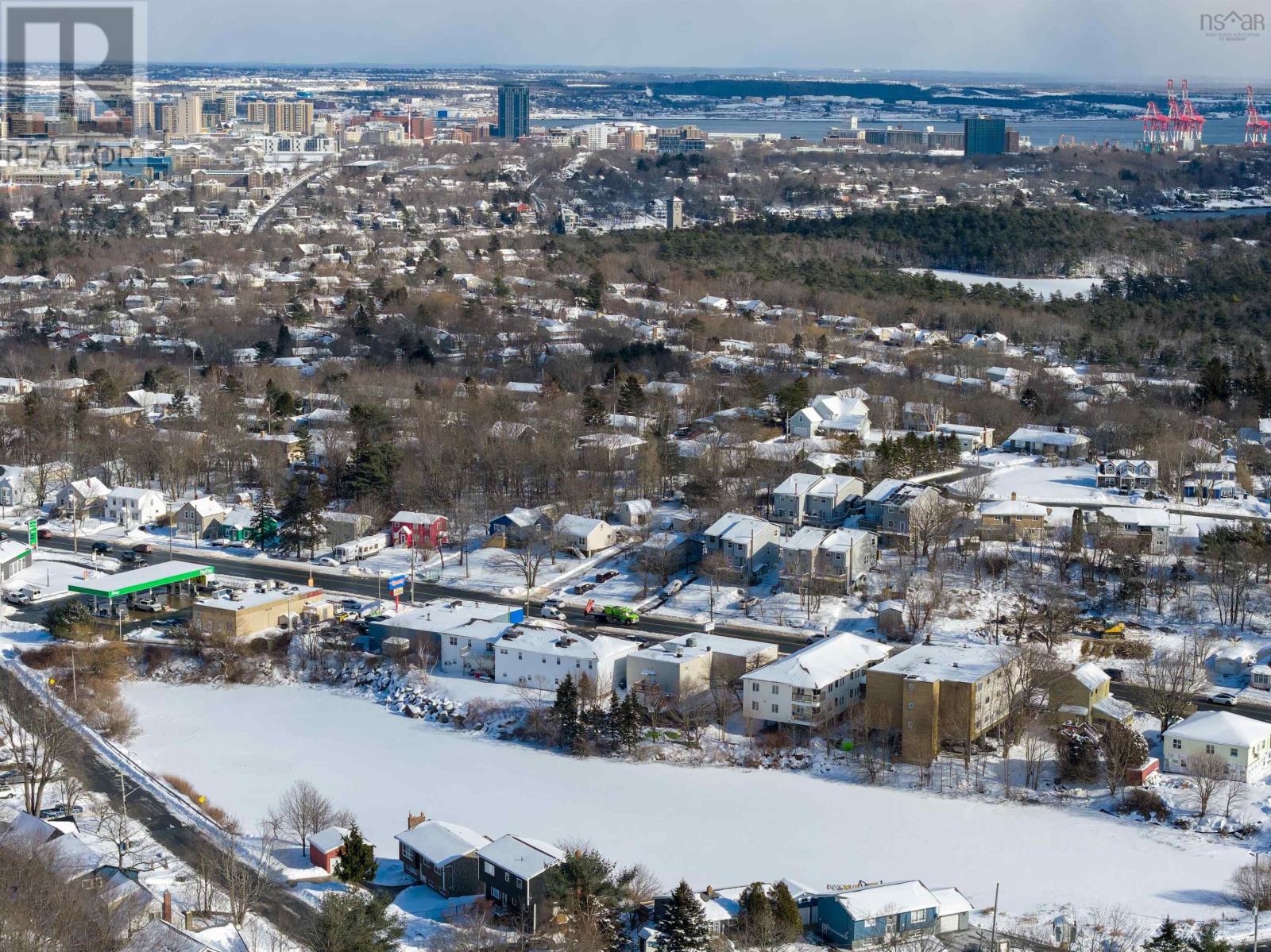 Property 44 of 46 of 71 Grenoble Court