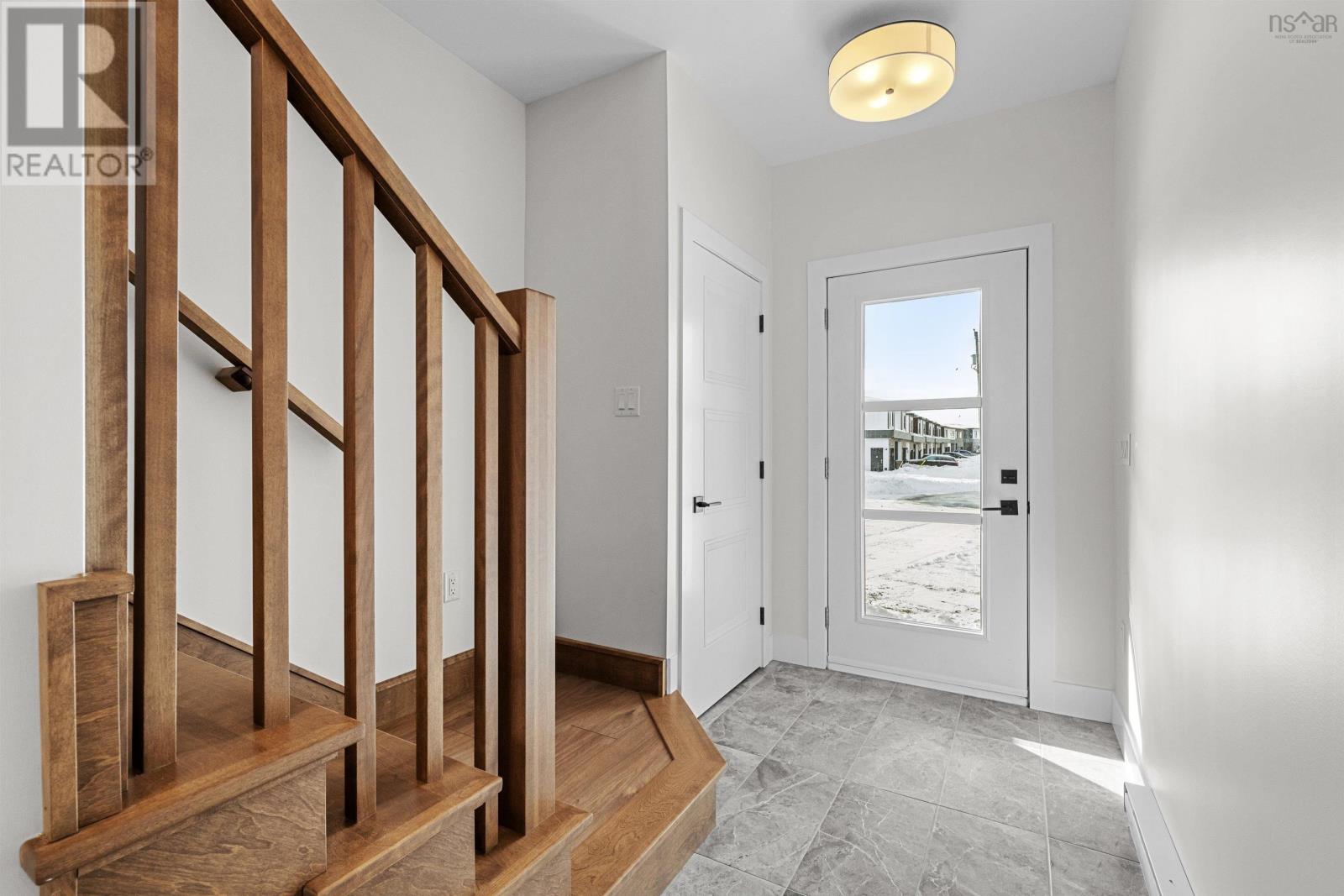 Property 7 of 46 of 71 Grenoble Court