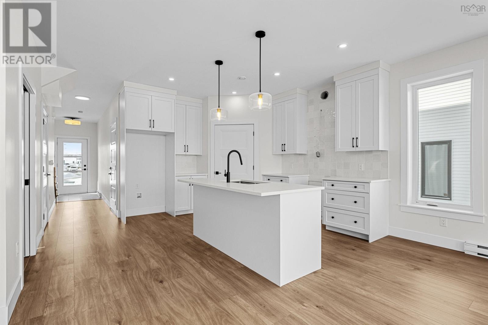 Property 9 of 46 of 71 Grenoble Court