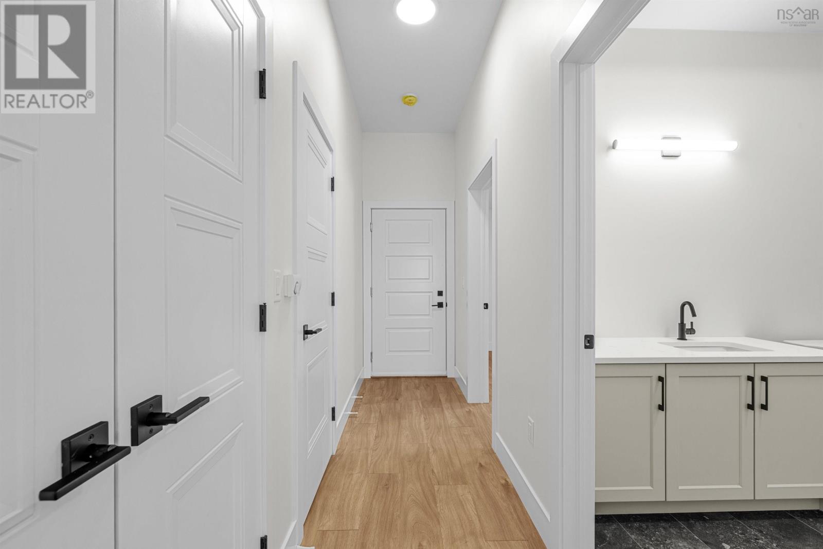 Property 31 of 46 of 71 Grenoble Court