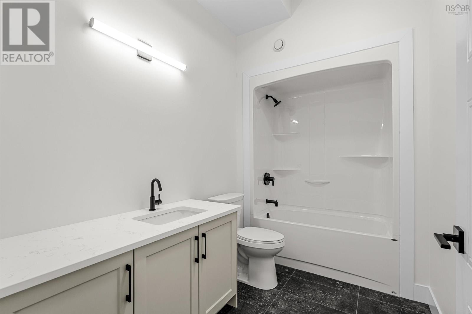 Property 38 of 46 of 71 Grenoble Court