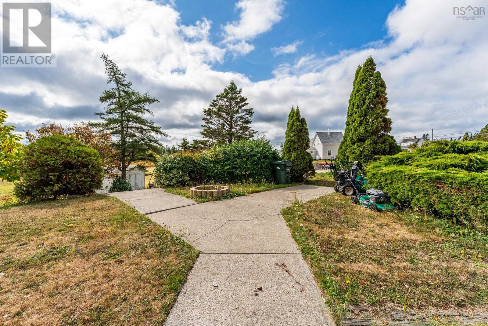 Property 35 of 49 of 7068 Highway 1