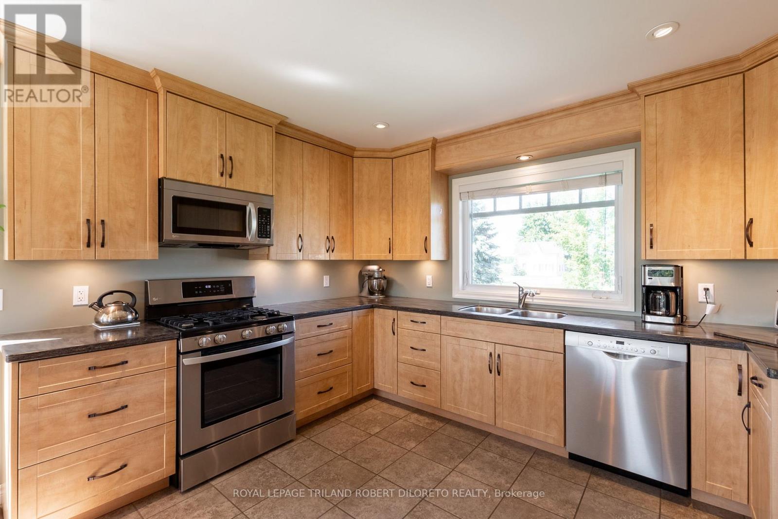22910 HIGHBURY AVENUE N - 16