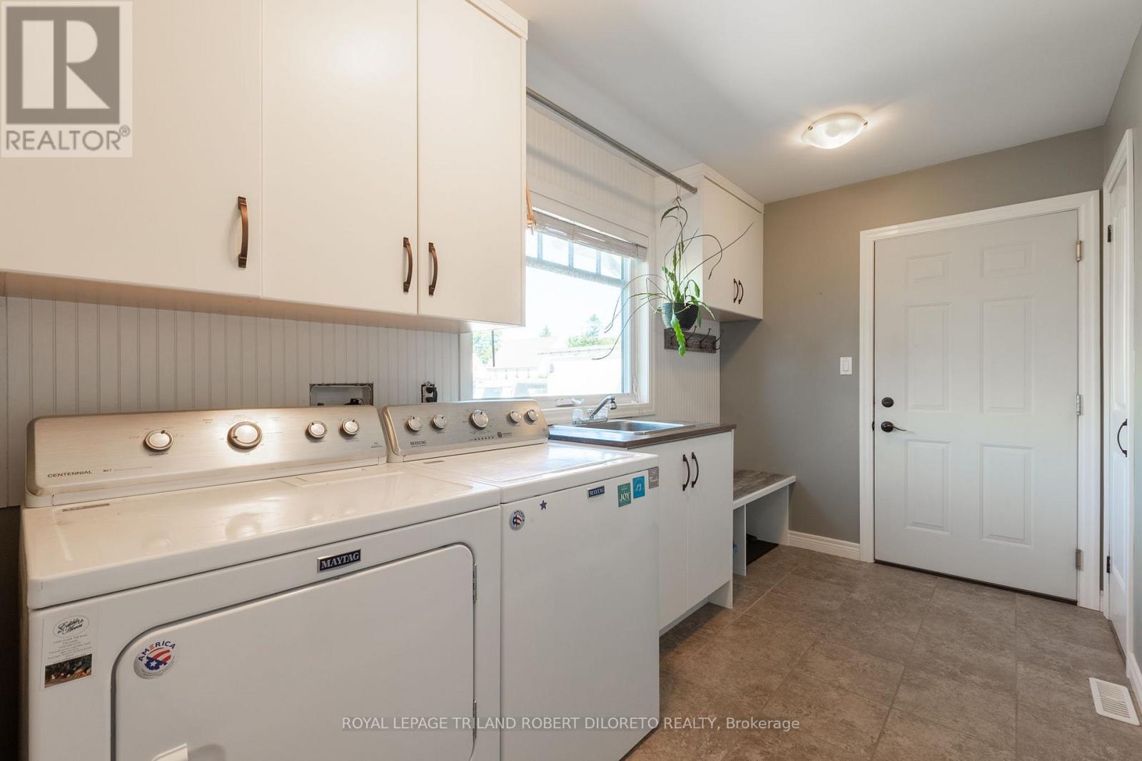22910 HIGHBURY AVENUE N - 23