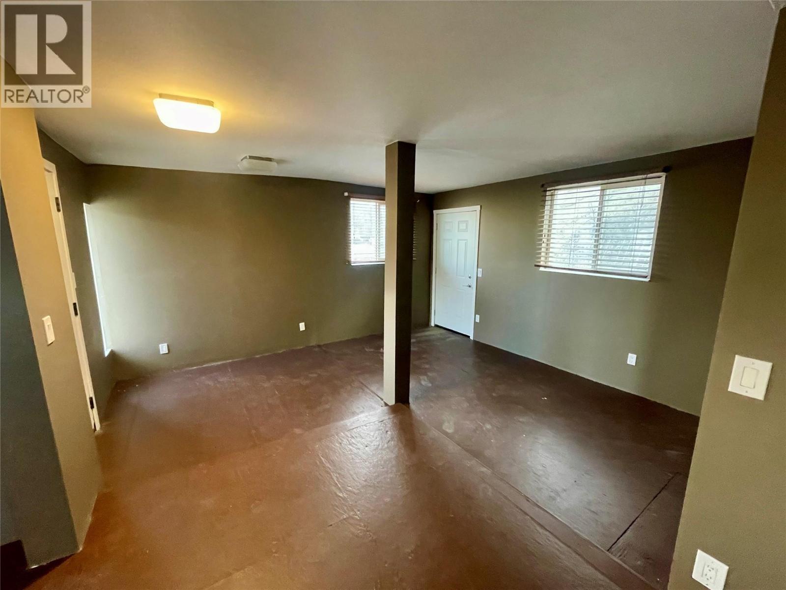 #32 4395 TRANS CANADA  E HIGHWAY - 8