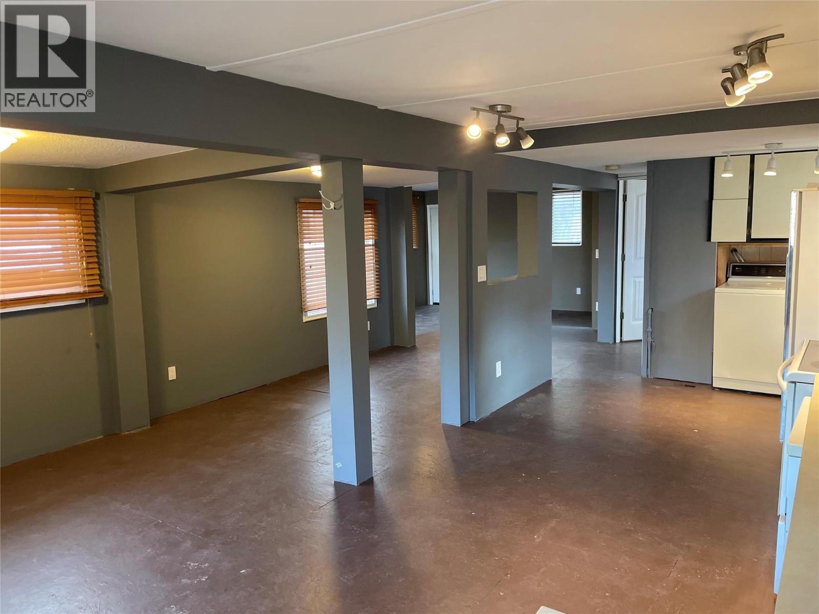 #32 4395 TRANS CANADA  E HIGHWAY - 5