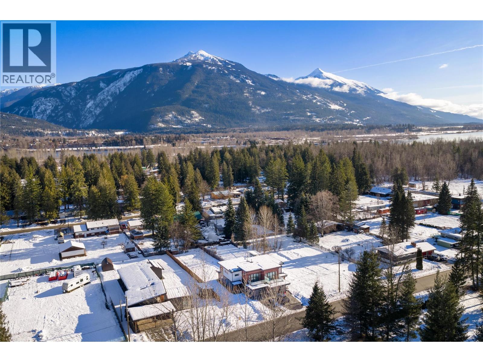 970 Begbie Road, Revelstoke