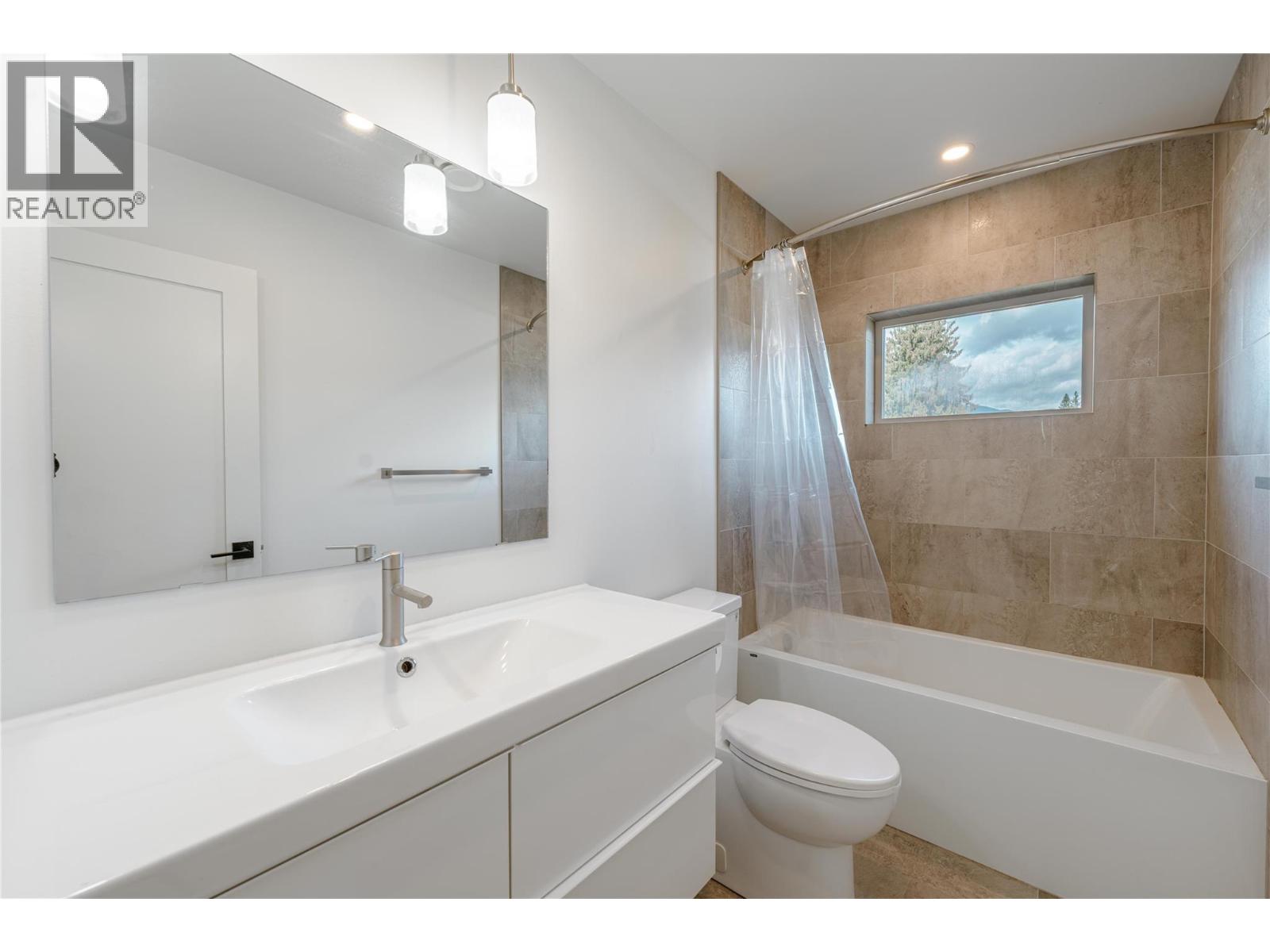 970 Begbie Road, Revelstoke