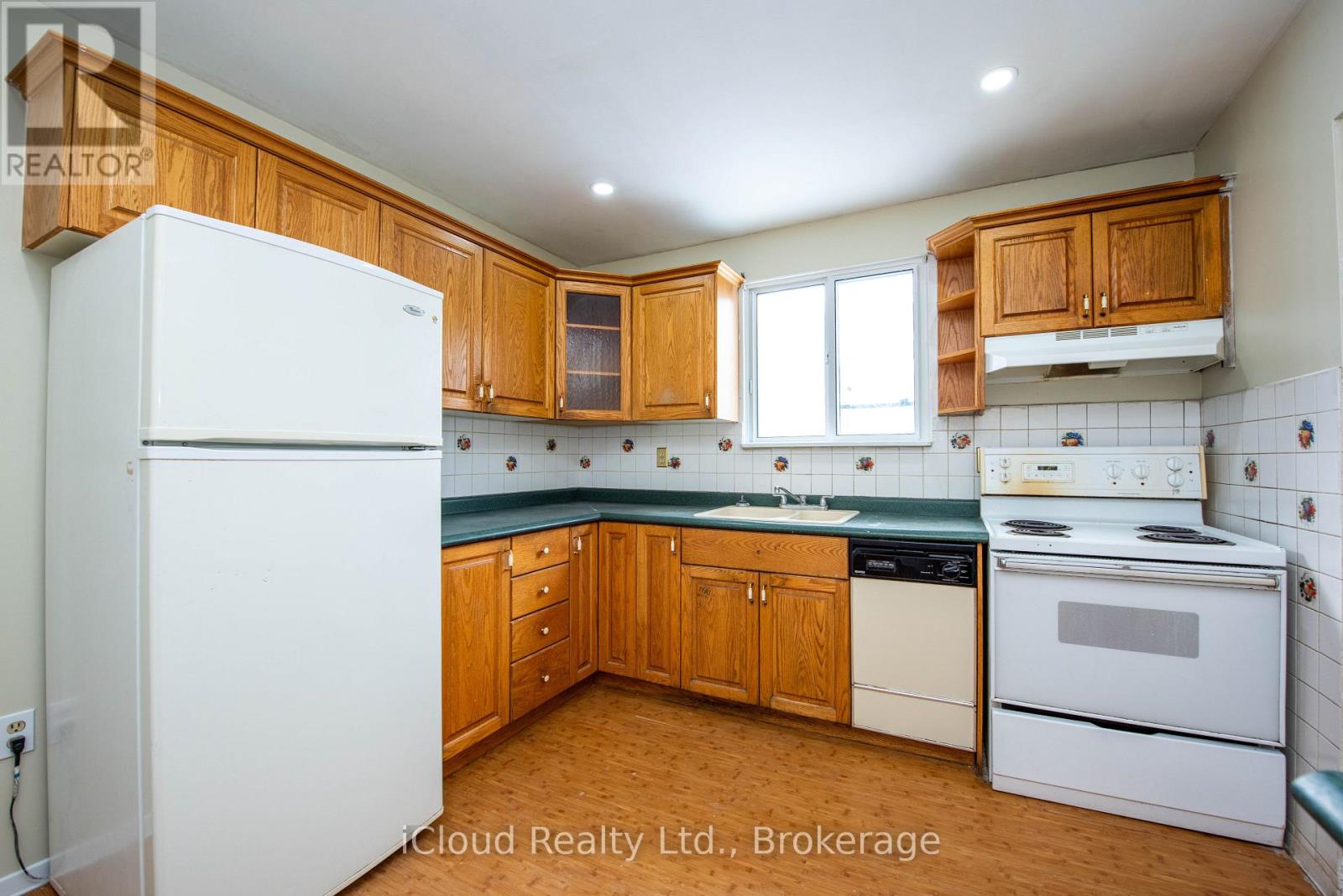 82 GRISELDA CRESCENT - 11