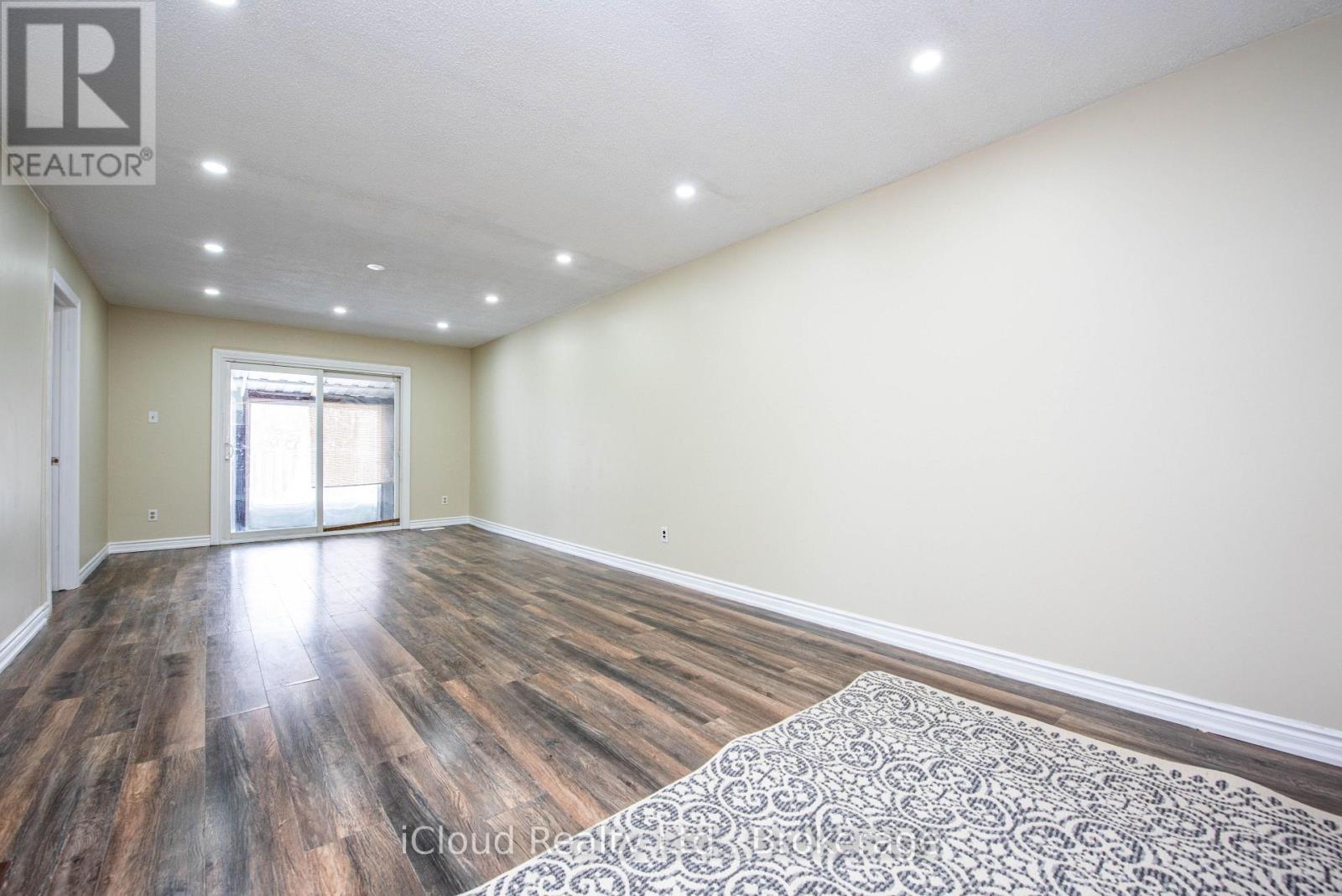 82 GRISELDA CRESCENT - 13