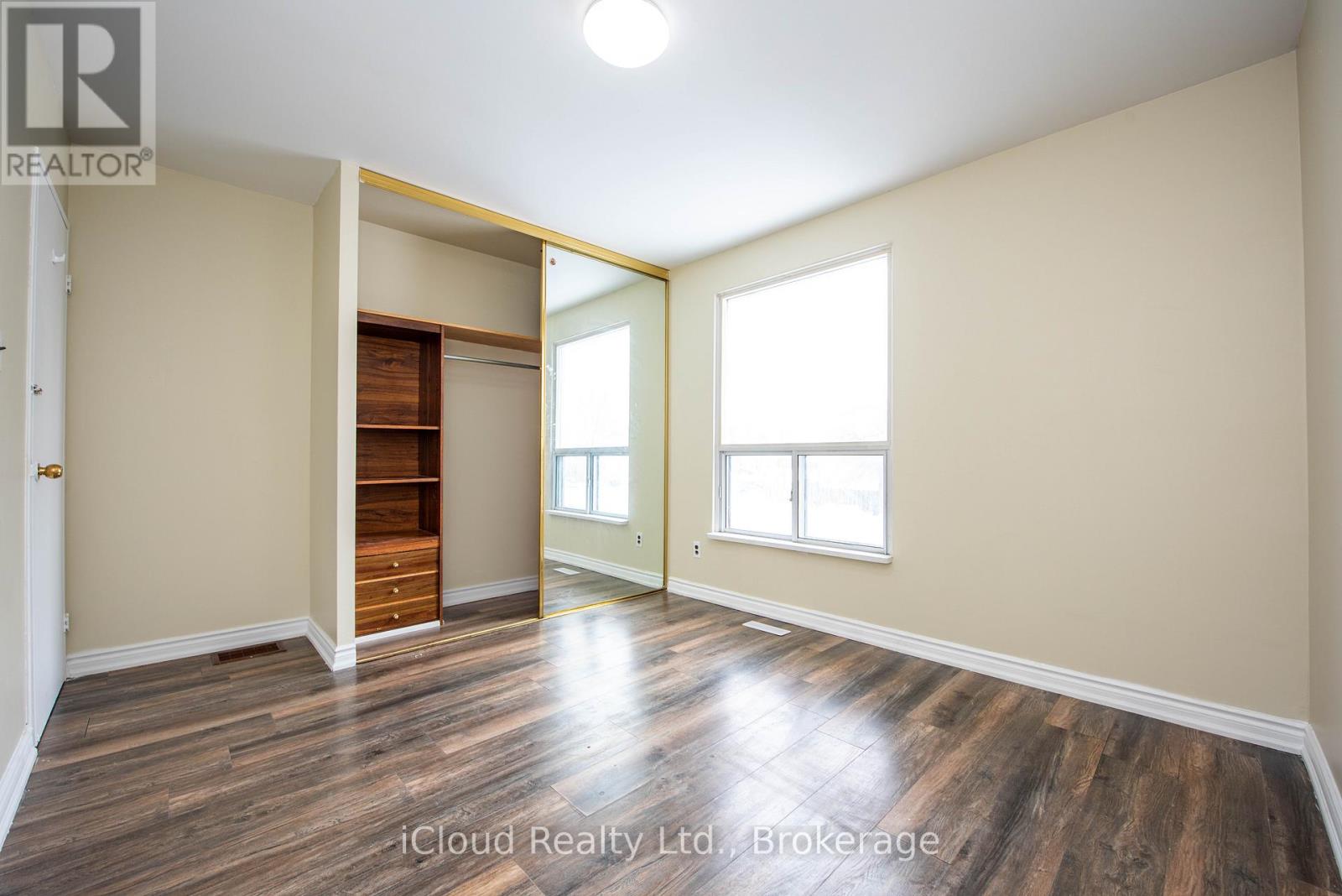 82 GRISELDA CRESCENT - 21