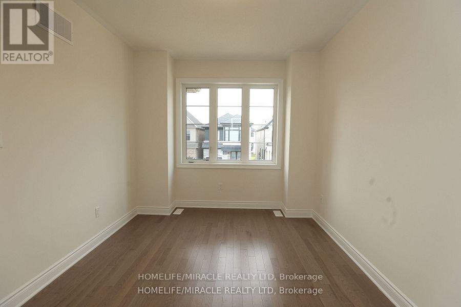 11 CALABRIA DRIVE - 15