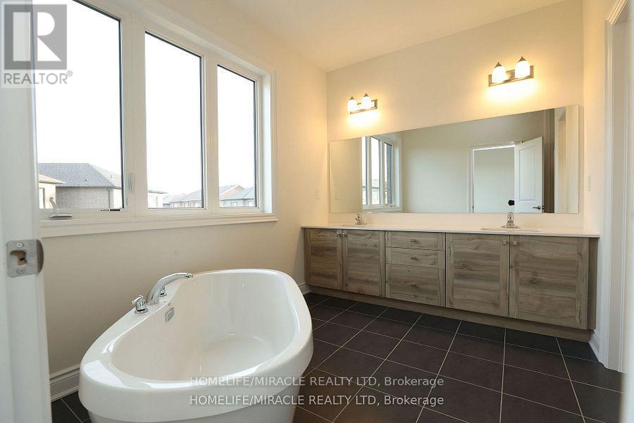 11 CALABRIA DRIVE - 23
