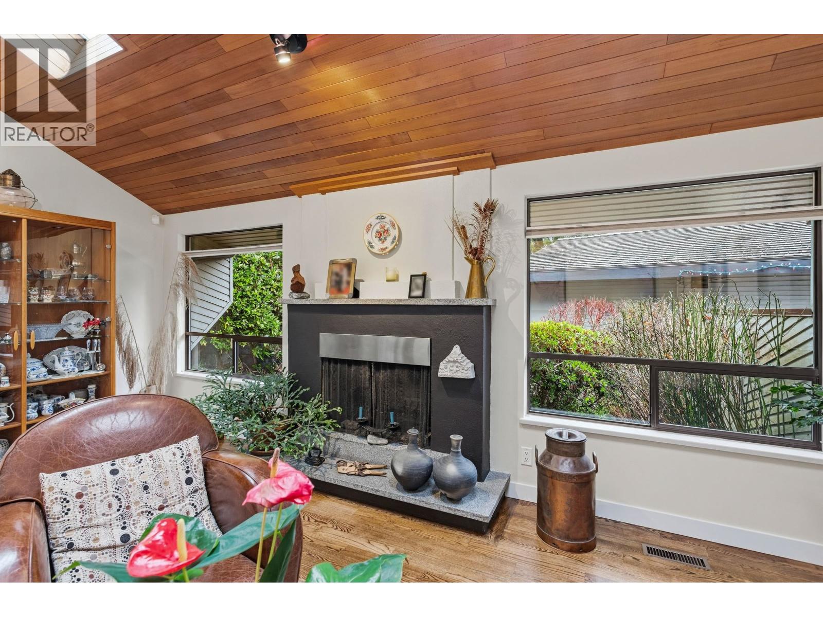 5639 WHITE PINE LANE, North Vancouver