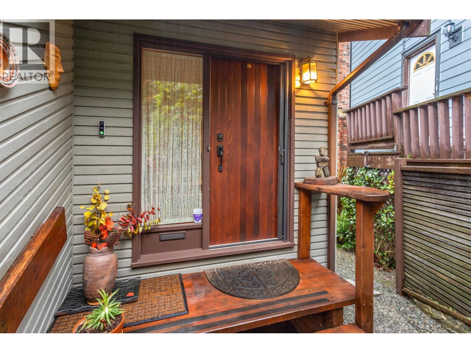 5639 WHITE PINE LANE, North Vancouver