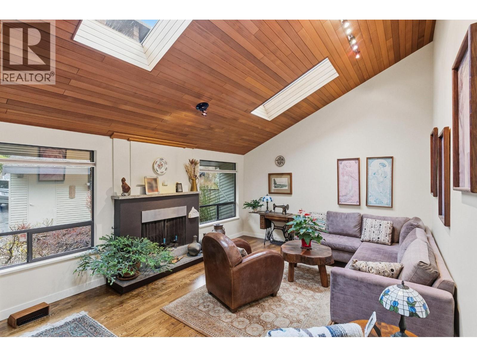 5639 WHITE PINE LANE, North Vancouver