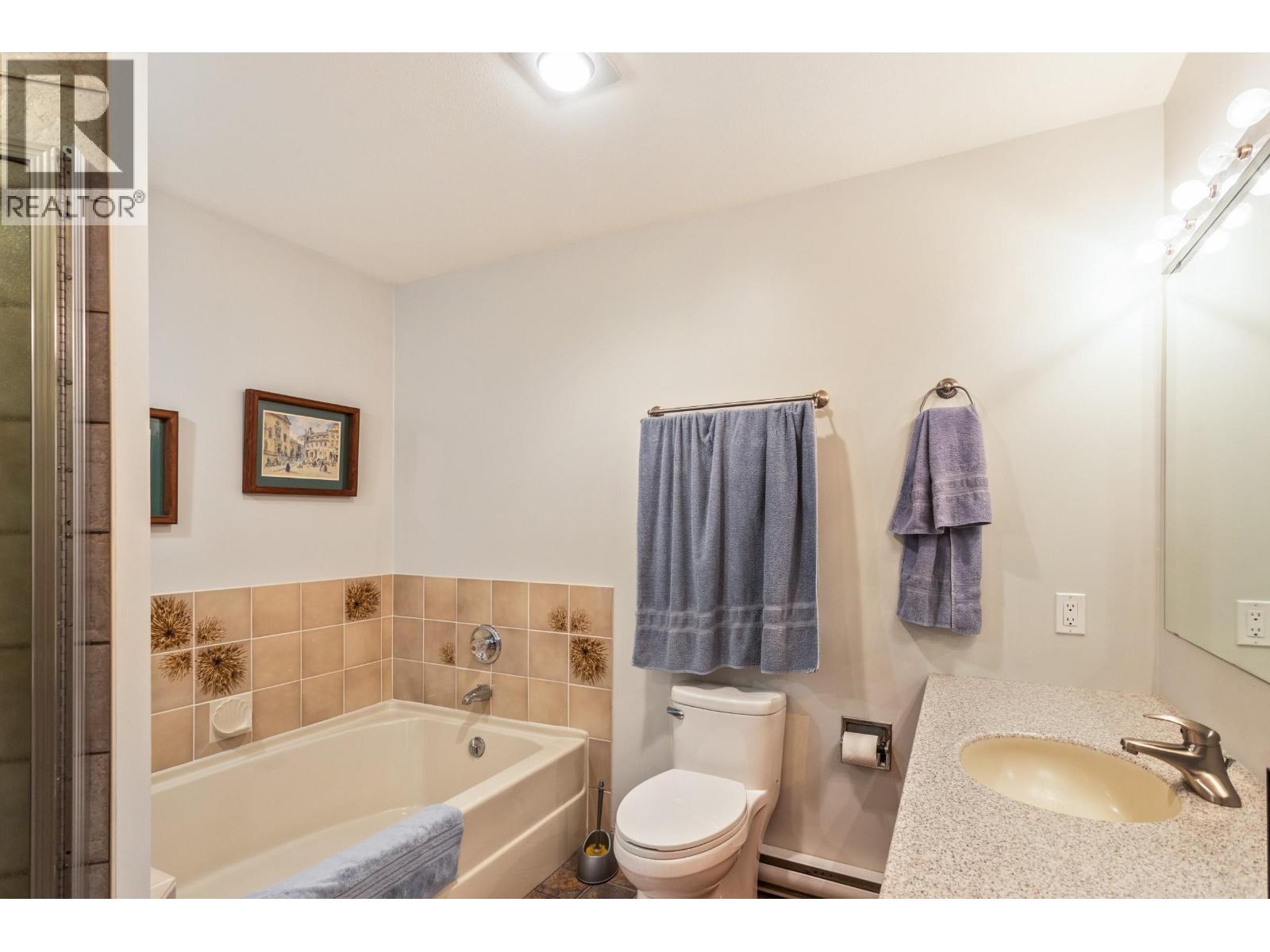 5639 WHITE PINE LANE, North Vancouver