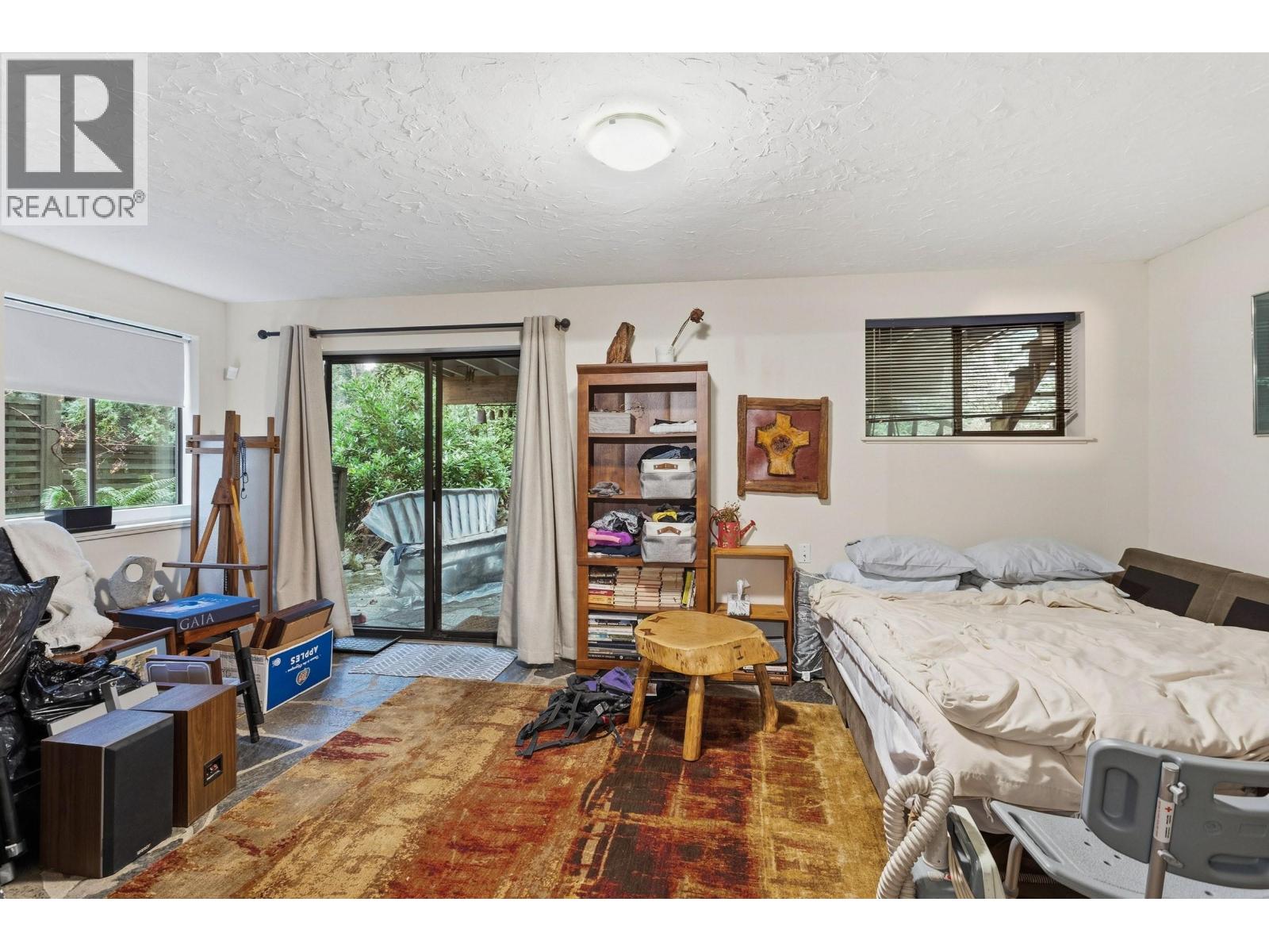 5639 WHITE PINE LANE, North Vancouver