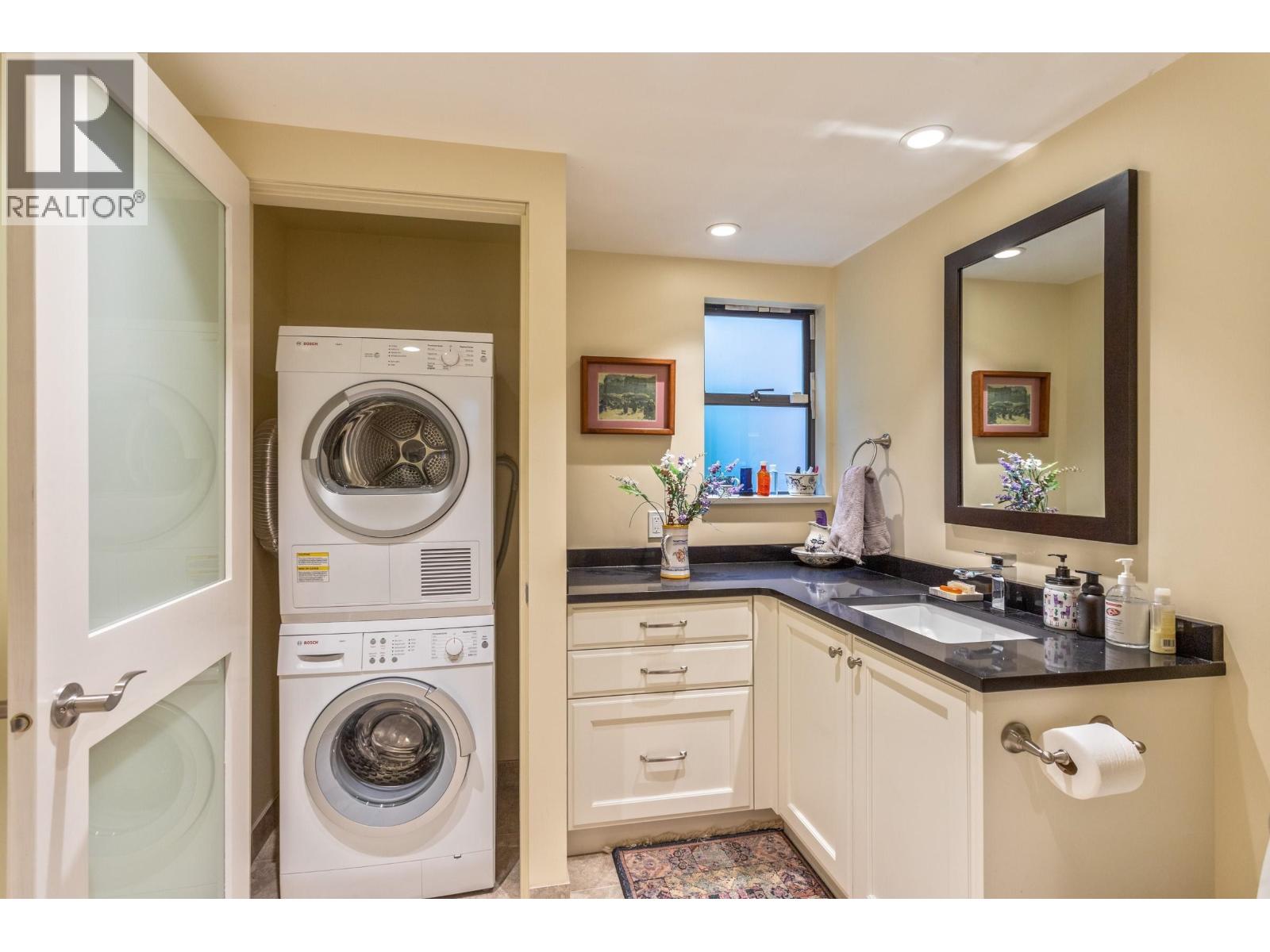 5639 WHITE PINE LANE, North Vancouver