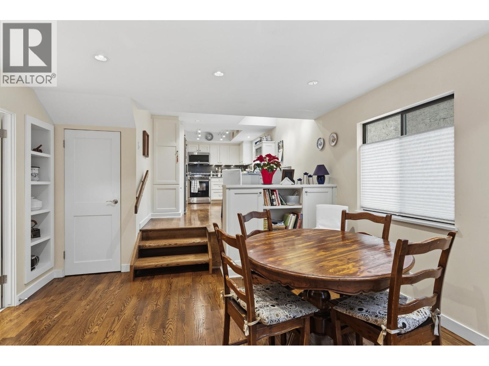 5639 WHITE PINE LANE, North Vancouver