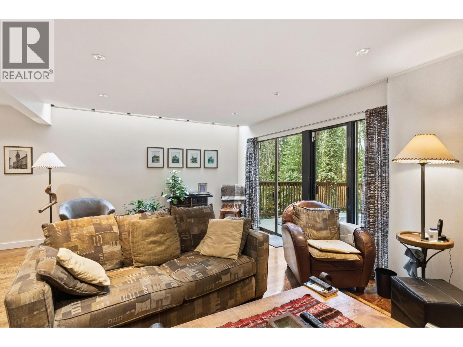 5639 WHITE PINE LANE, North Vancouver