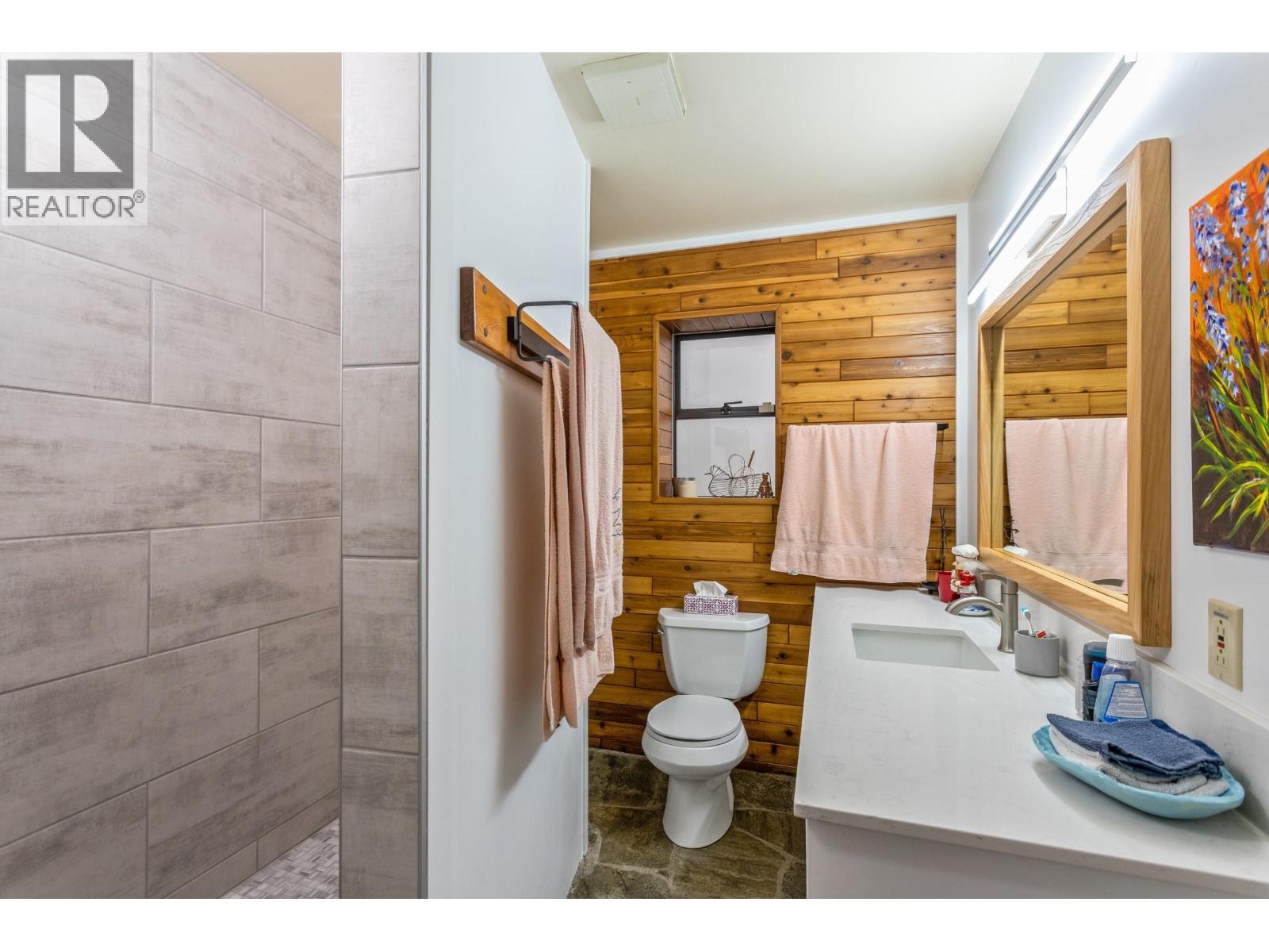 5639 WHITE PINE LANE, North Vancouver