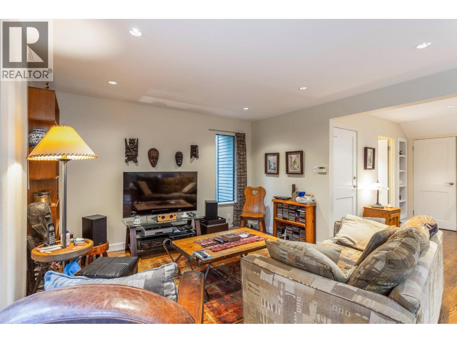 5639 WHITE PINE LANE, North Vancouver