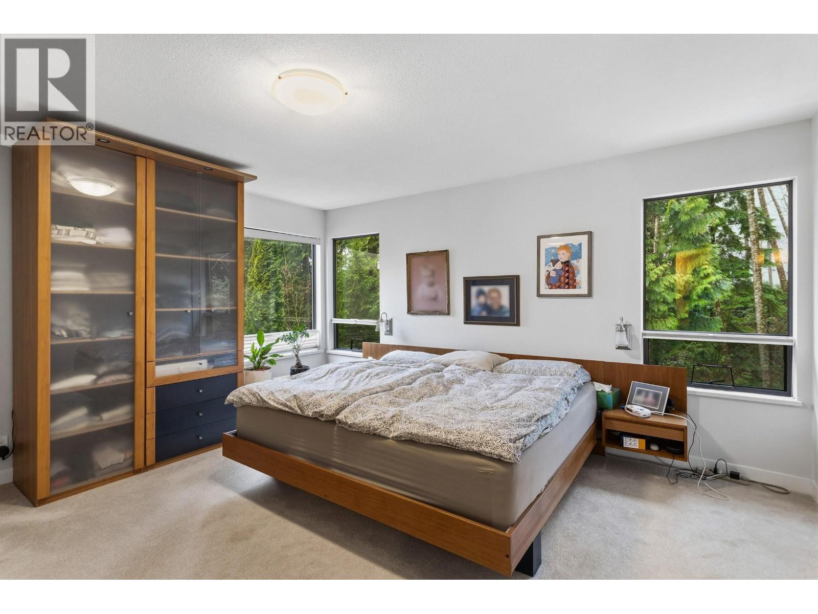 5639 WHITE PINE LANE, North Vancouver