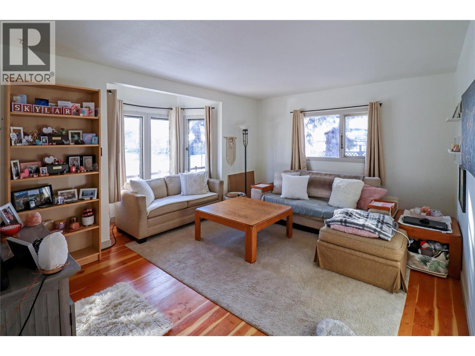 291 FENCHURCH Avenue - 3