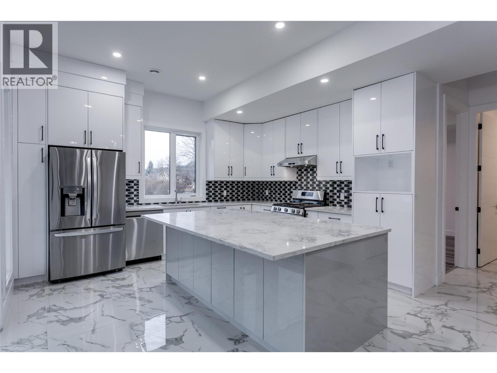 474 Snowsell Street N - 2