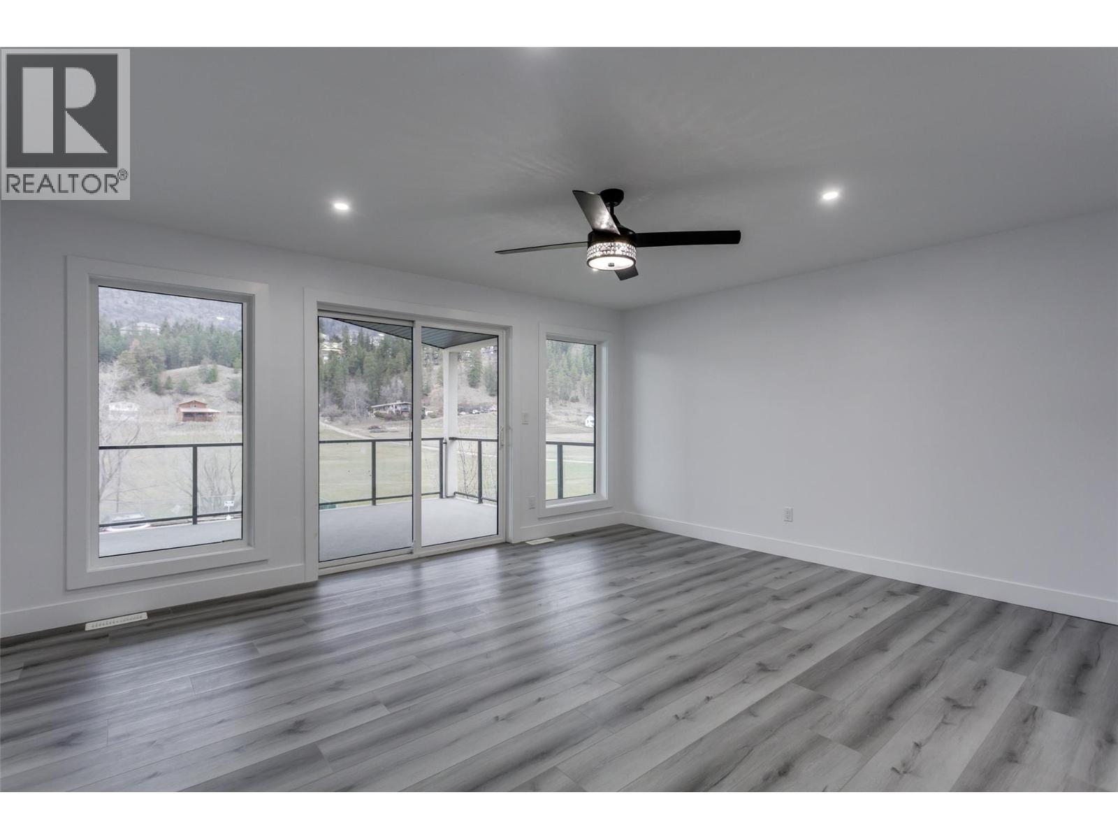 474 Snowsell Street N - 32