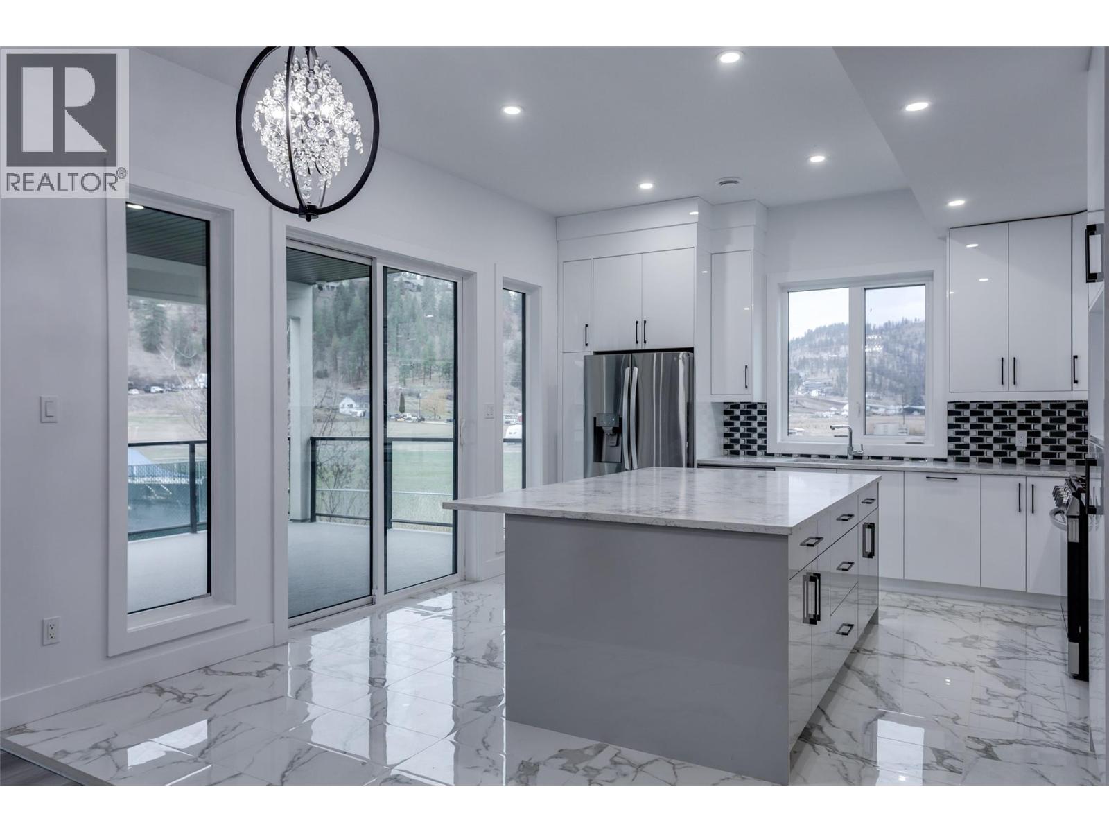 474 Snowsell Street N - 4