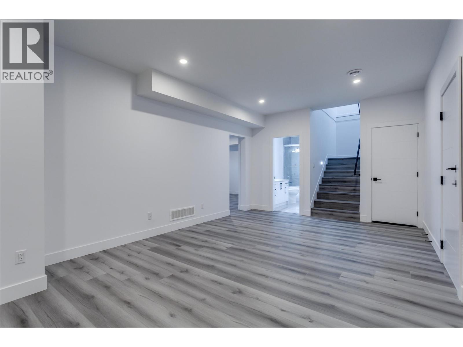 474 Snowsell Street N - 48