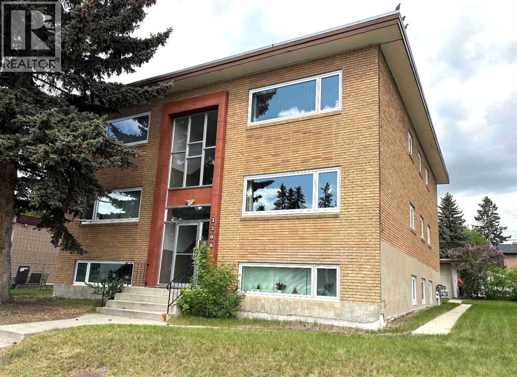 2208 20 Avenue NW, Calgary, Alberta
