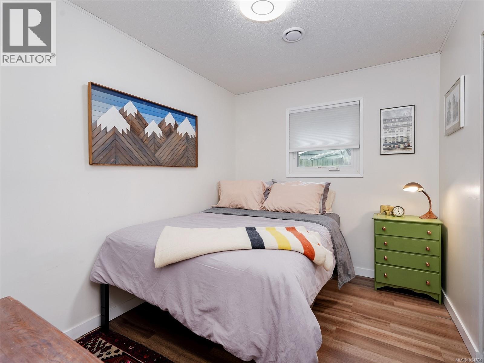  867 McKenzie Avenue, Saanich