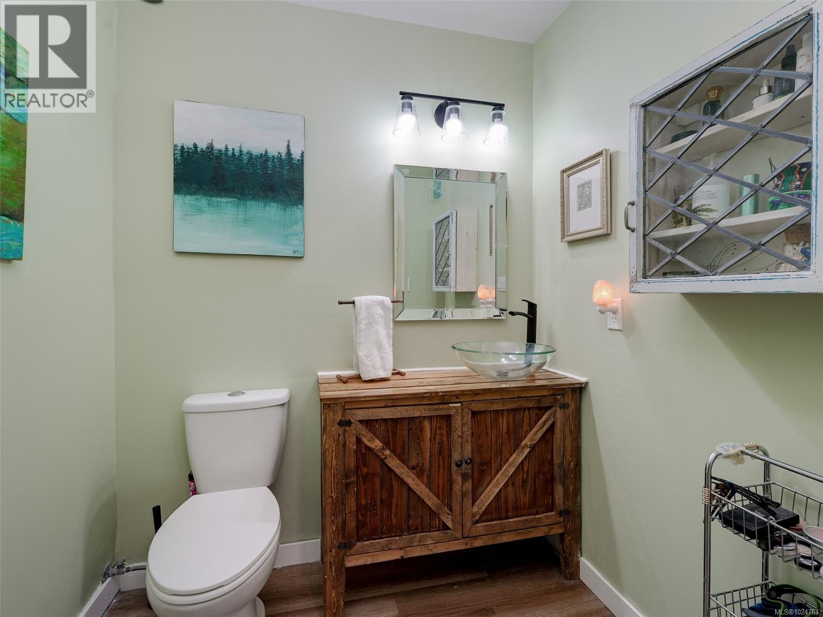  867 McKenzie Avenue, Saanich