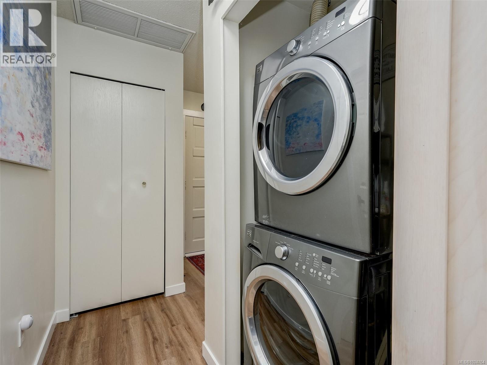  867 McKenzie Avenue, Saanich