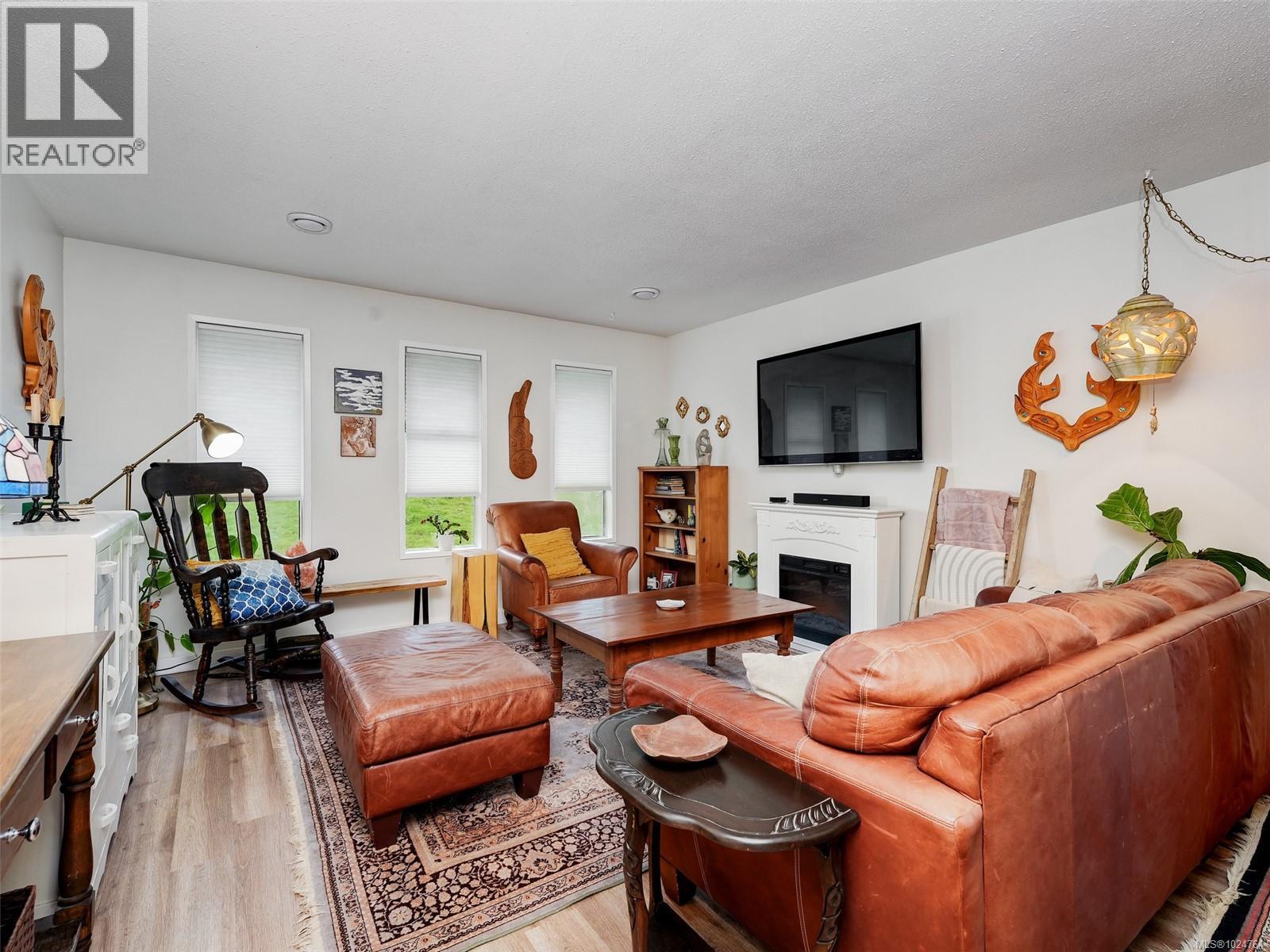  867 McKenzie Avenue, Saanich