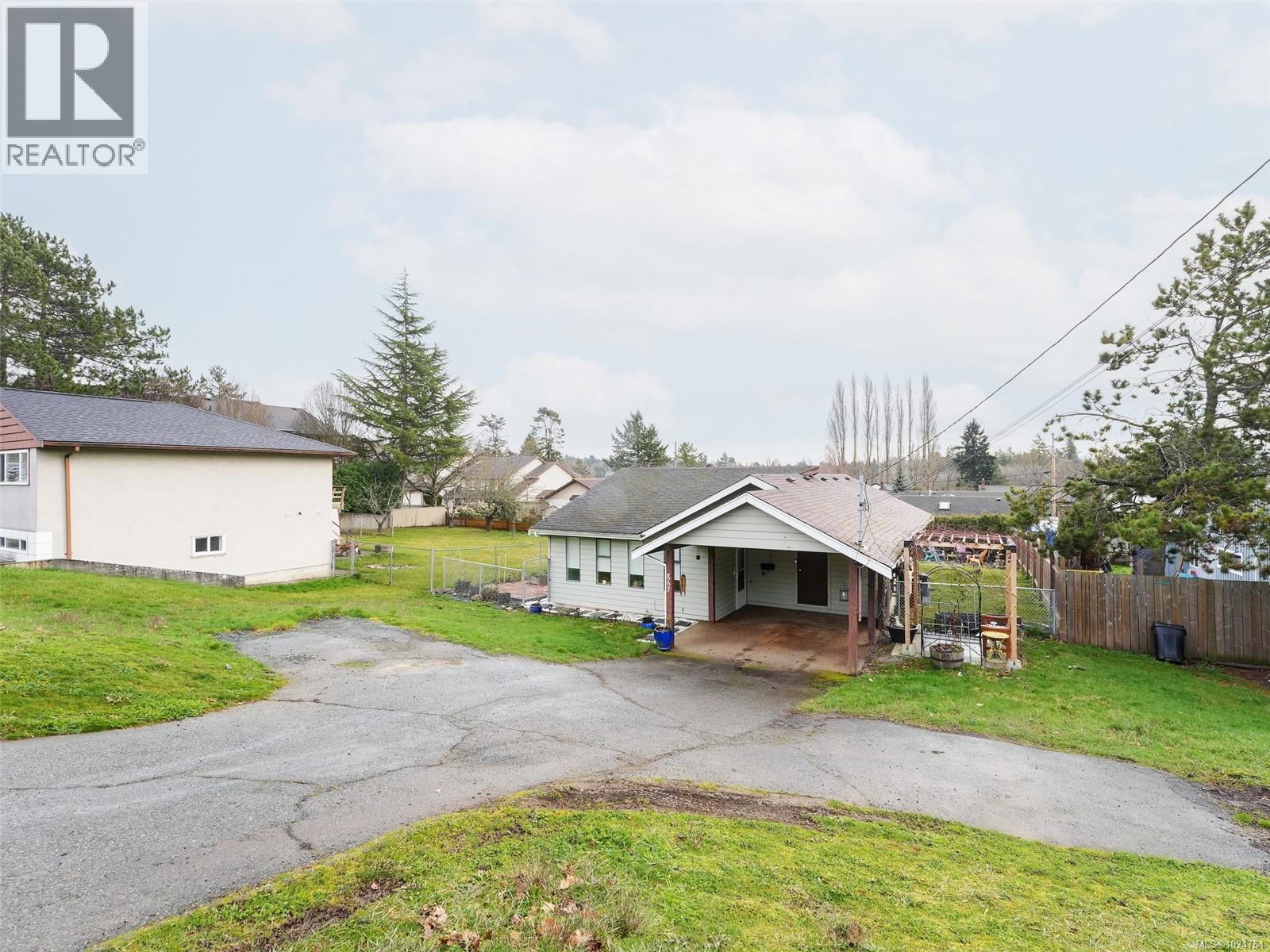  867 McKenzie Avenue, Saanich