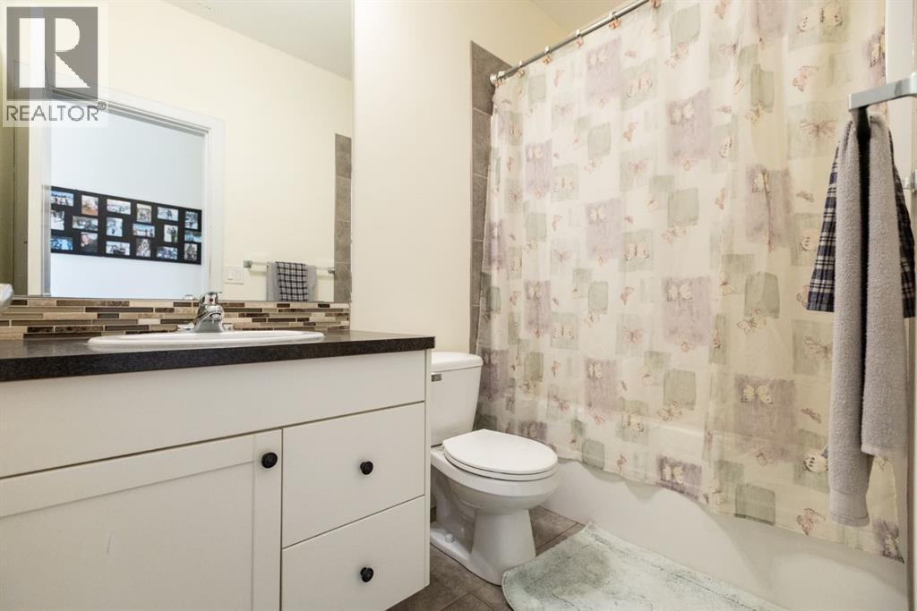 6453 Elmwood Way, Innisfail