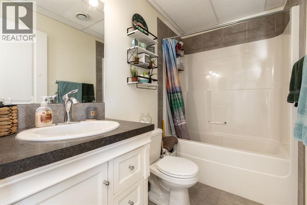 6453 Elmwood Way, Innisfail