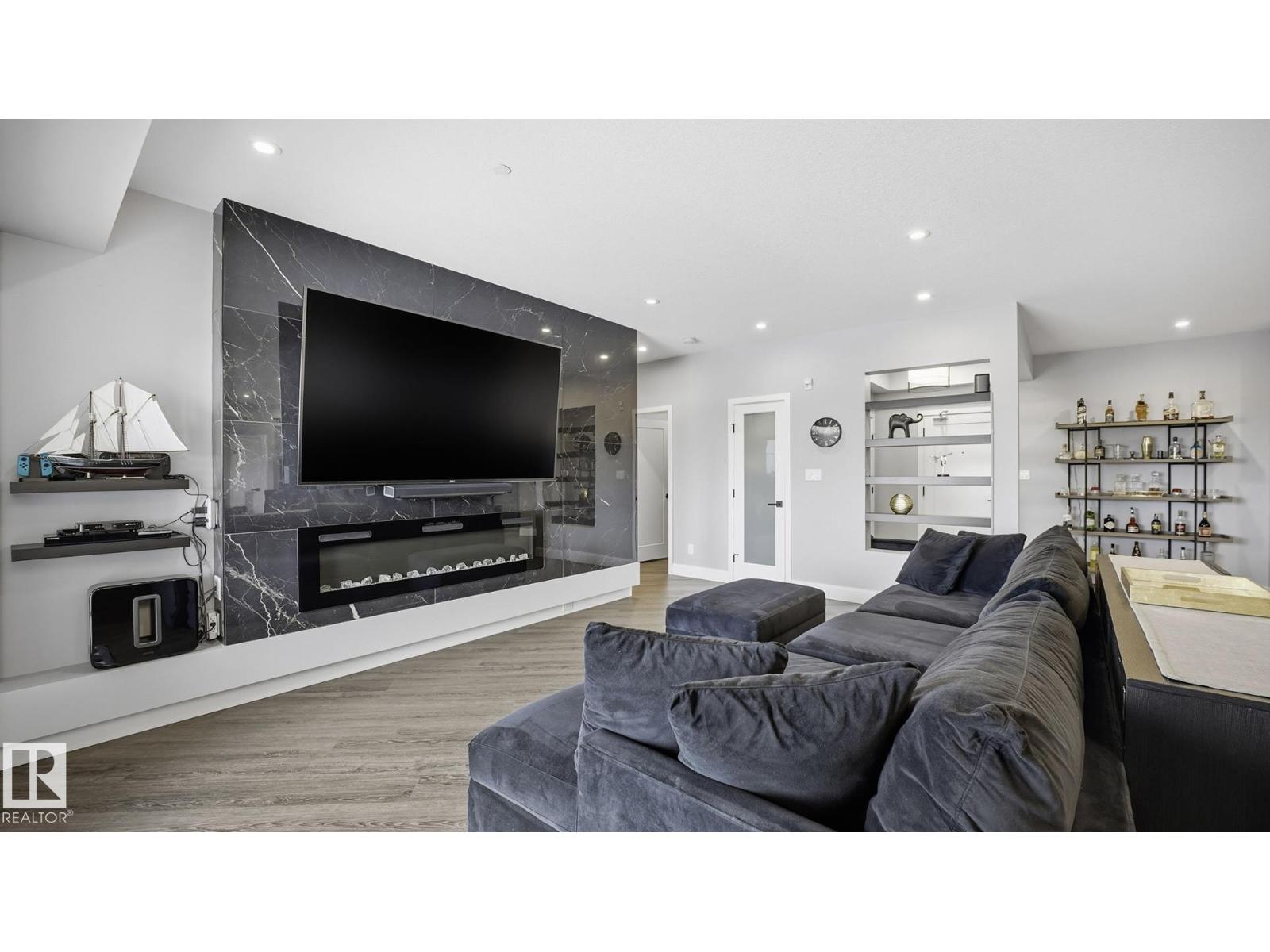 #311 7463 MAY CM NW, Edmonton