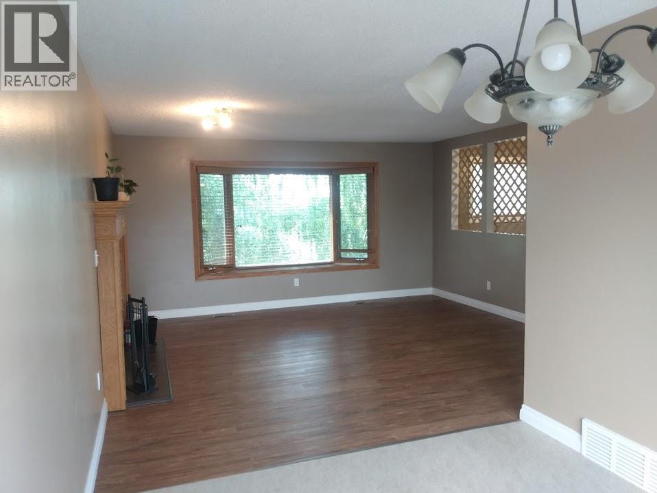 11328 17 Street, Dawson Creek