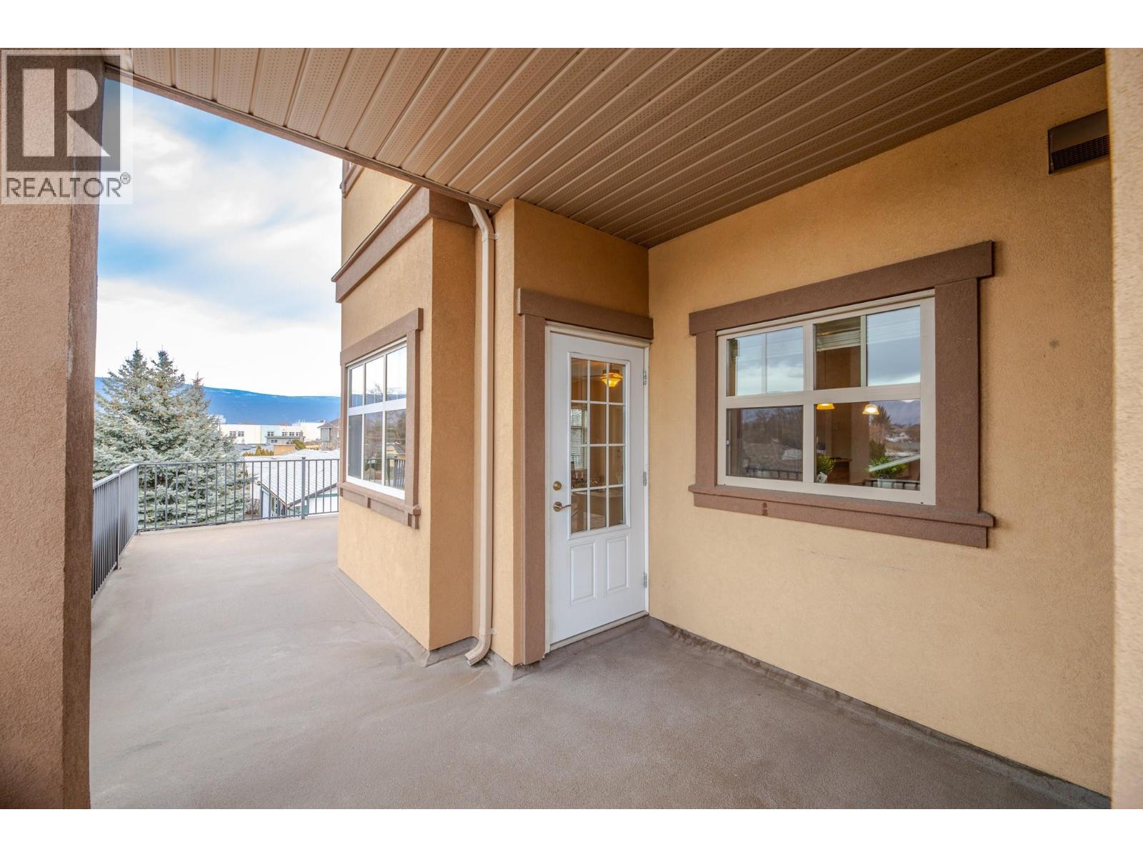 13615 VICTORIA Road Unit# 210, Summerland